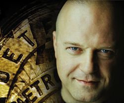 Michael Chiklis (Vic Mackey)