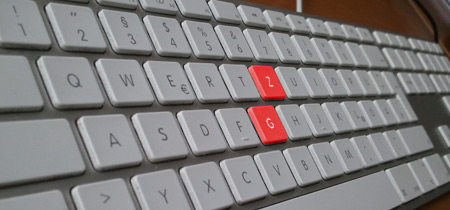 Computertastaur mit rotem Z und G